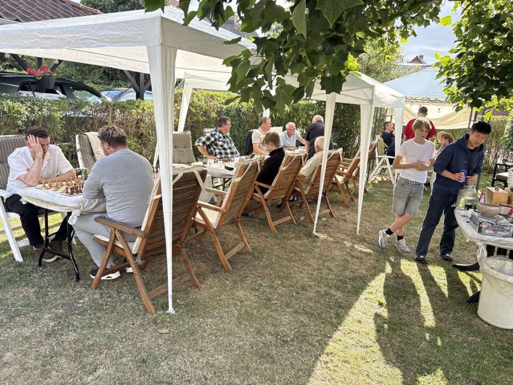Hyggelig sommerfest og præmieoverrækkelse hos formanden